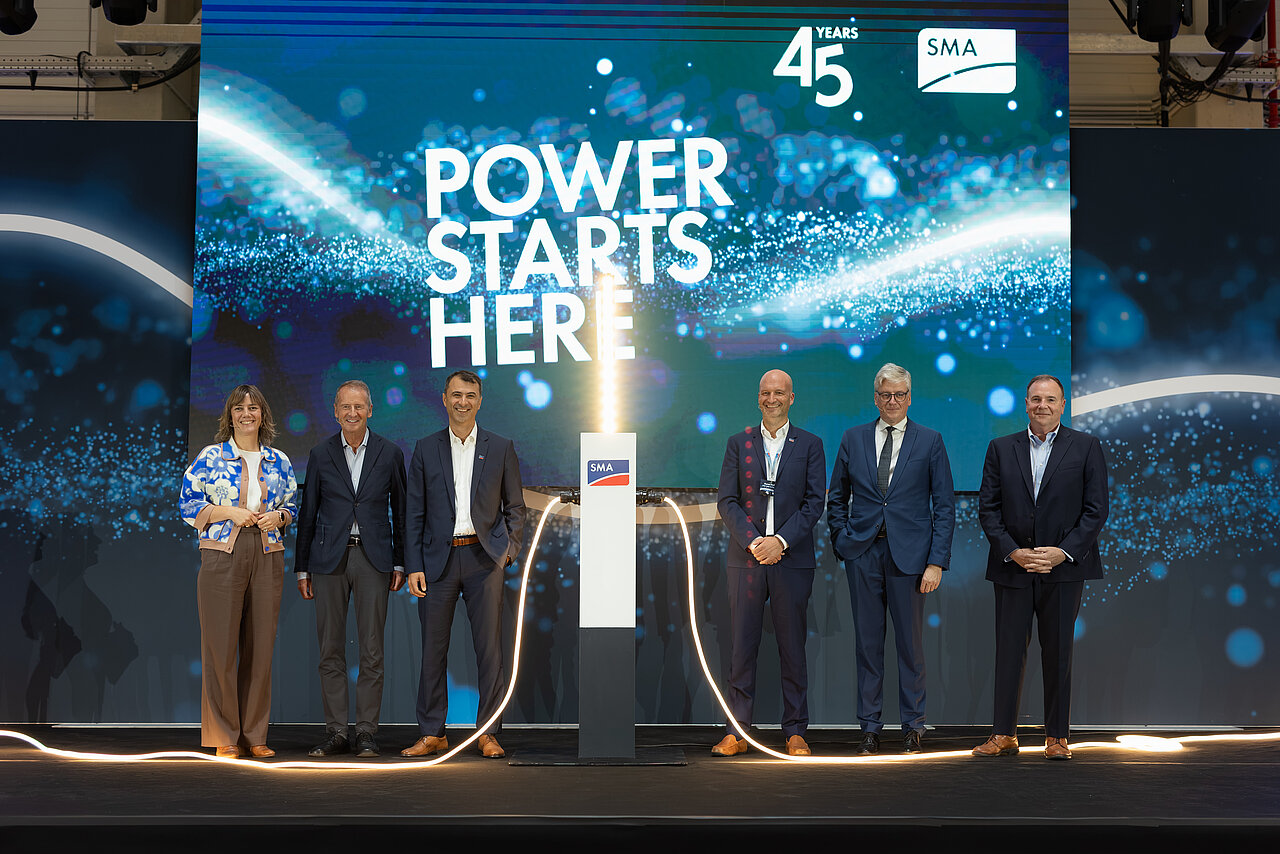 Feierliche Eröffnung der SMA Gigawatt Factory in Niestetal / Kassel (von links nach rechts: Walburga Hemetsberger, Herbert Diess, Kaveh Rouhi, Florian Bechtold, Nikolaus Valerius und Ben Hodges)