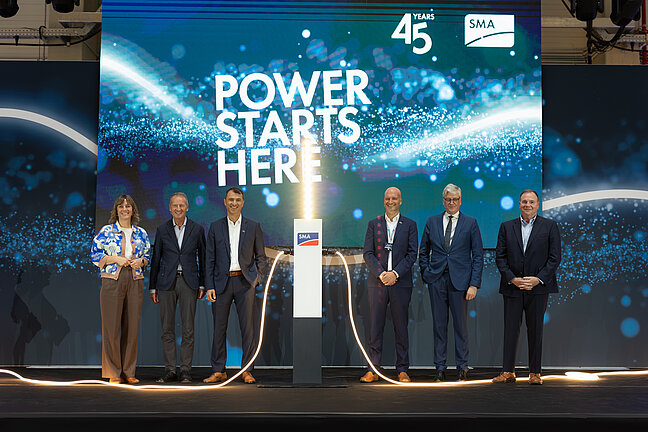 Ceremonial opening of the SMA Gigawatt Factory in Niestetal / Kassel (from left to right: Walburga Hemetsberger, Herbert Diess, Kaveh Rouhi, Florian Bechtold, Nikolaus Valerius and Ben Hodges)