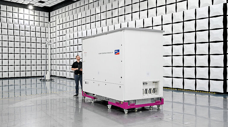 SMA erhält erstes VDE-AR-N Einheitenzertifikat für netzbildende Batterie-Wechselrichter für den deutschen Markt