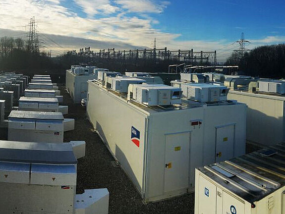 Effizienz von Solarkraftwerken durch DC-Kopplung steigern