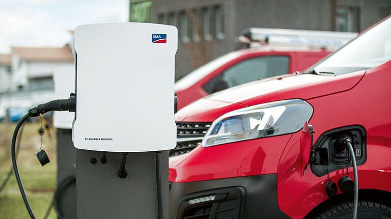 Fahrzeugflotten mit Solarstrom laden: SMA stellt EV Charger Business für E-Ladeparks vor