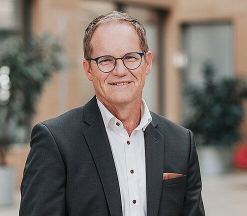 Dr.-Ing. Jürgen Reinert (Chief Executive Officer)
