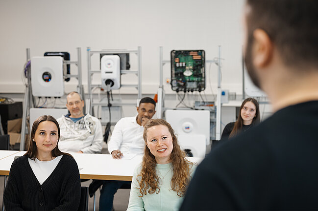 Training for skilled professionals takes place at the Solar Academy