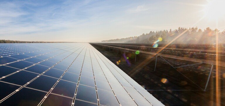 Servicios para empresas y centrales fotovoltaicas