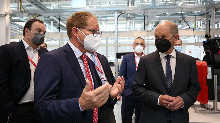 SMA welcomes Vice-Chancellor Olaf Scholz to the 40th anniversary celebrations and inaugurates “Energy Transition Square”