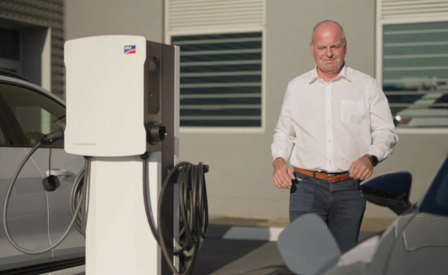 A car dealership fueled by solar energy