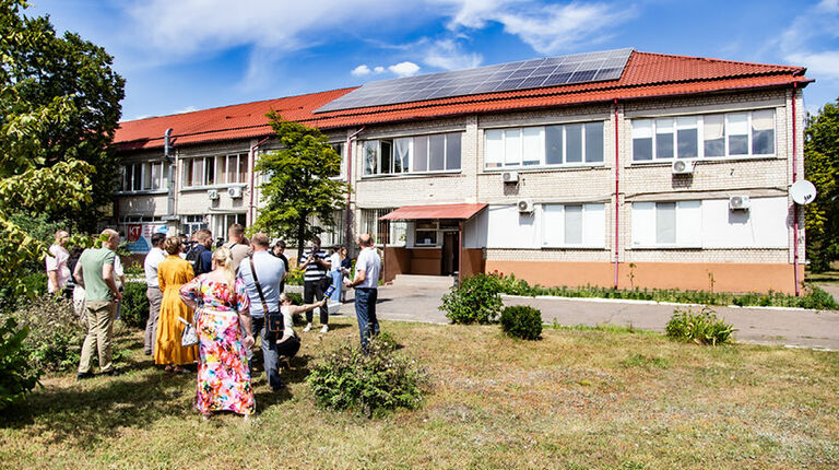 SMA stattet Krankenhaus in der Ukraine mit Solar-Speicher-Lösung aus