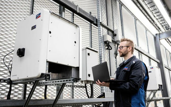 Installateur vor SMA Lösung