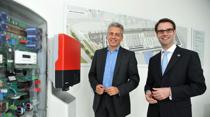 MdL Tarek Al-Wazir diskutiert mit SMA Vorstand Pierre-Pascal Urbon über Hessens zukünftige Energieversorgung