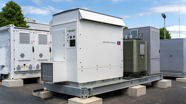 SMA Altenso und RheinEnergie nehmen Batteriegroßspeicher in Mitteldeutschland in Betrieb