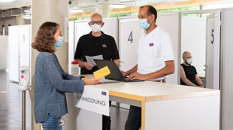 Erfolgreiche Impfaktion bei SMA: Betriebsärzte impfen fast 1.000 Beschäftigte