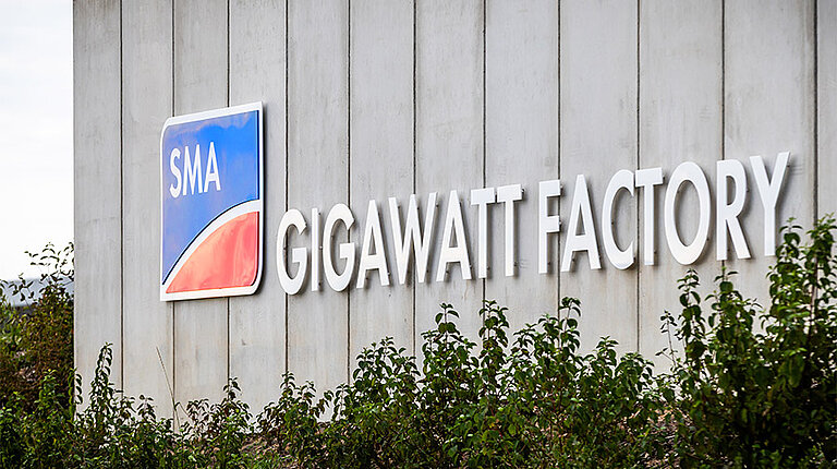 SMA eröffnet Gigawatt Factory und stärkt die industrielle Basis für die Energieinfrastruktur der Zukunft