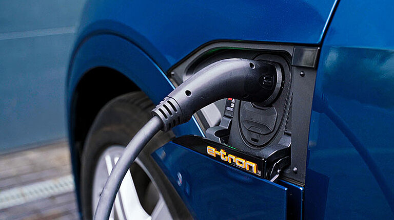 Recharge flexible et économique : SMA et Audi connectent la gestion de l’énergie et l’électromobilité