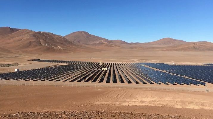 [Translate to French:] SMA schließt O&M Verträge über 180 Megawatt für PV-Projekte in Chile