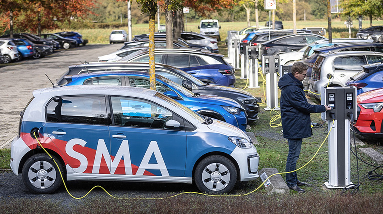 Cost-optimized charging of your own vehicle fleet: SMA and coneva integrate generation and utilization of climate-friendly energy