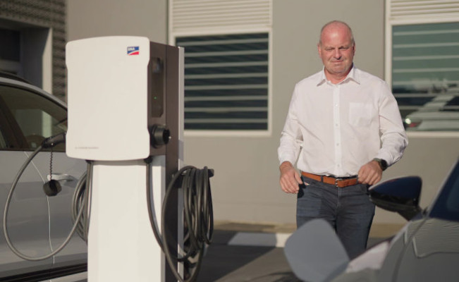 A car dealership fueled by solar energy