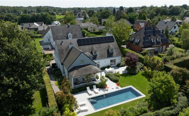 85% energy self-sufficiency, including an outdoor swimming pool